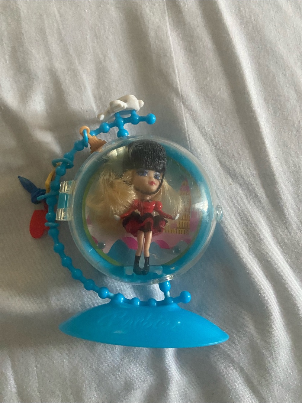 Mattel Barbie Peekaboo Petites Lea of London